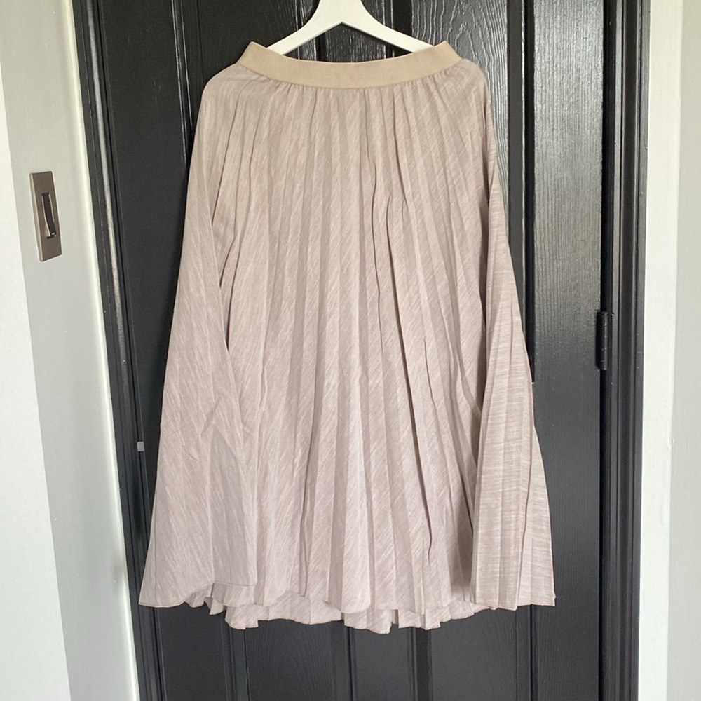 Suits - Picture 3 of 3